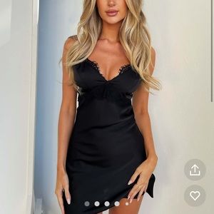 XS, didn’t fit me, the material is silky non stretch